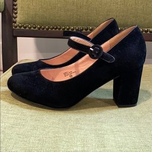 Women’s black Mary Jane Heels